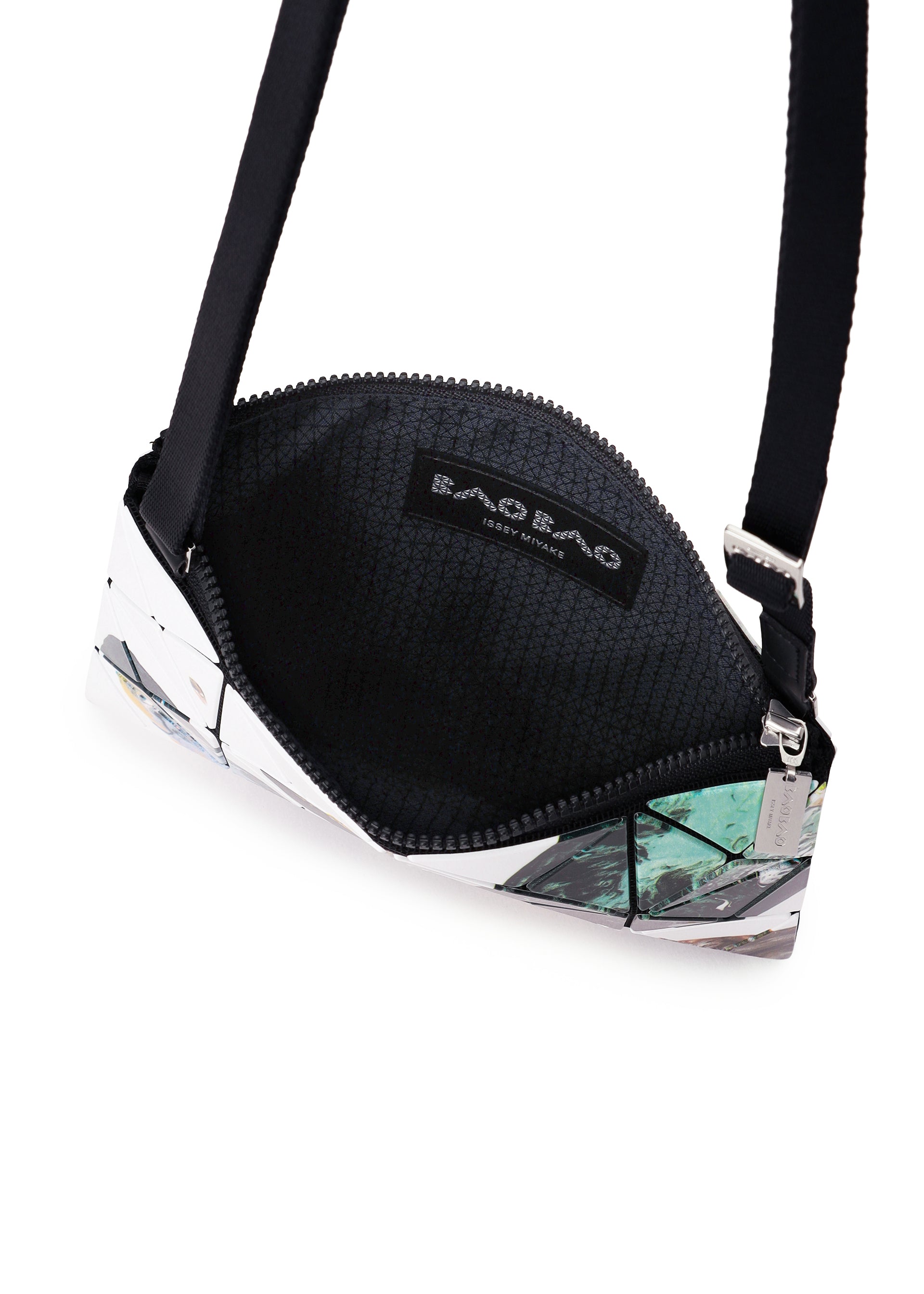 Issey Miyake Cosmic crossbody kabelka bílá