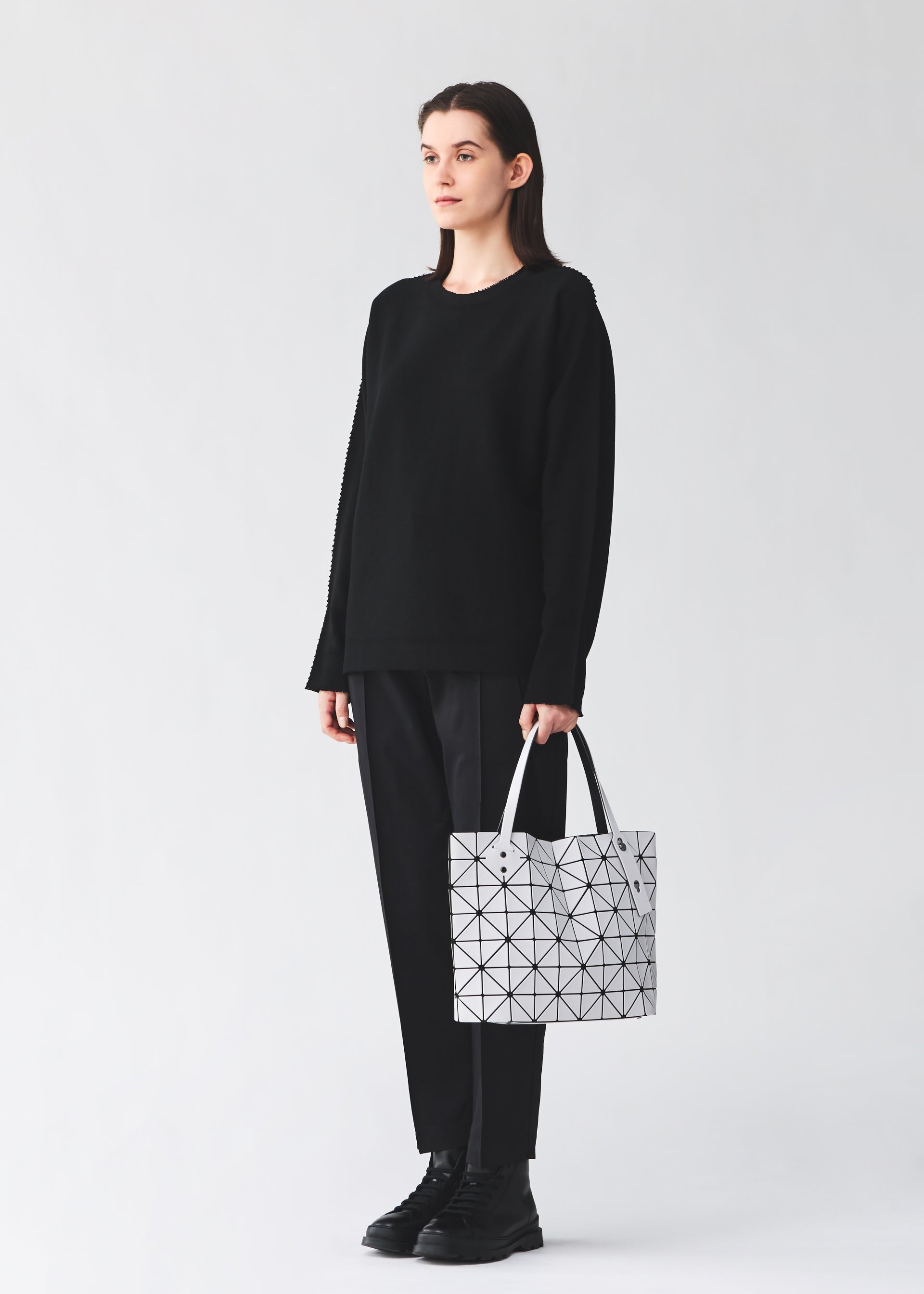 Issey Miyake Rock Matte široká kabelka na notebook matně černá