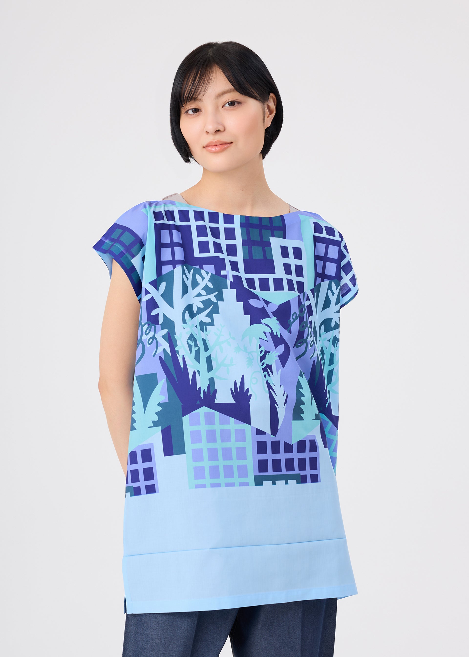 Issey Miyake Me Building Print top šedá s potiskem lehký