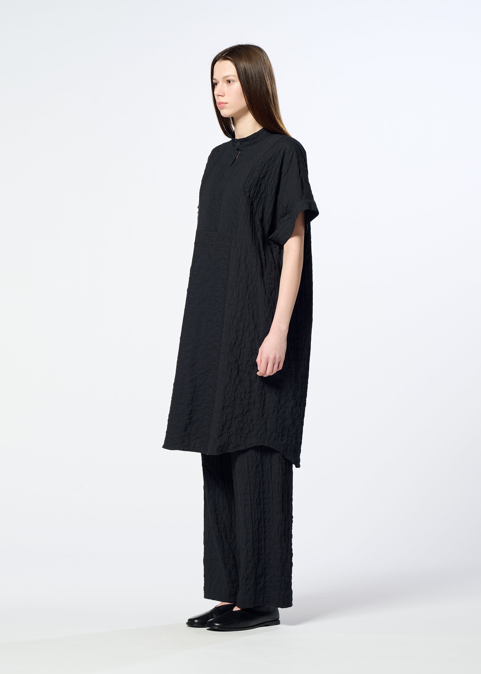 Issey Miyake Ripple Stripe tunika bílá bavlněná