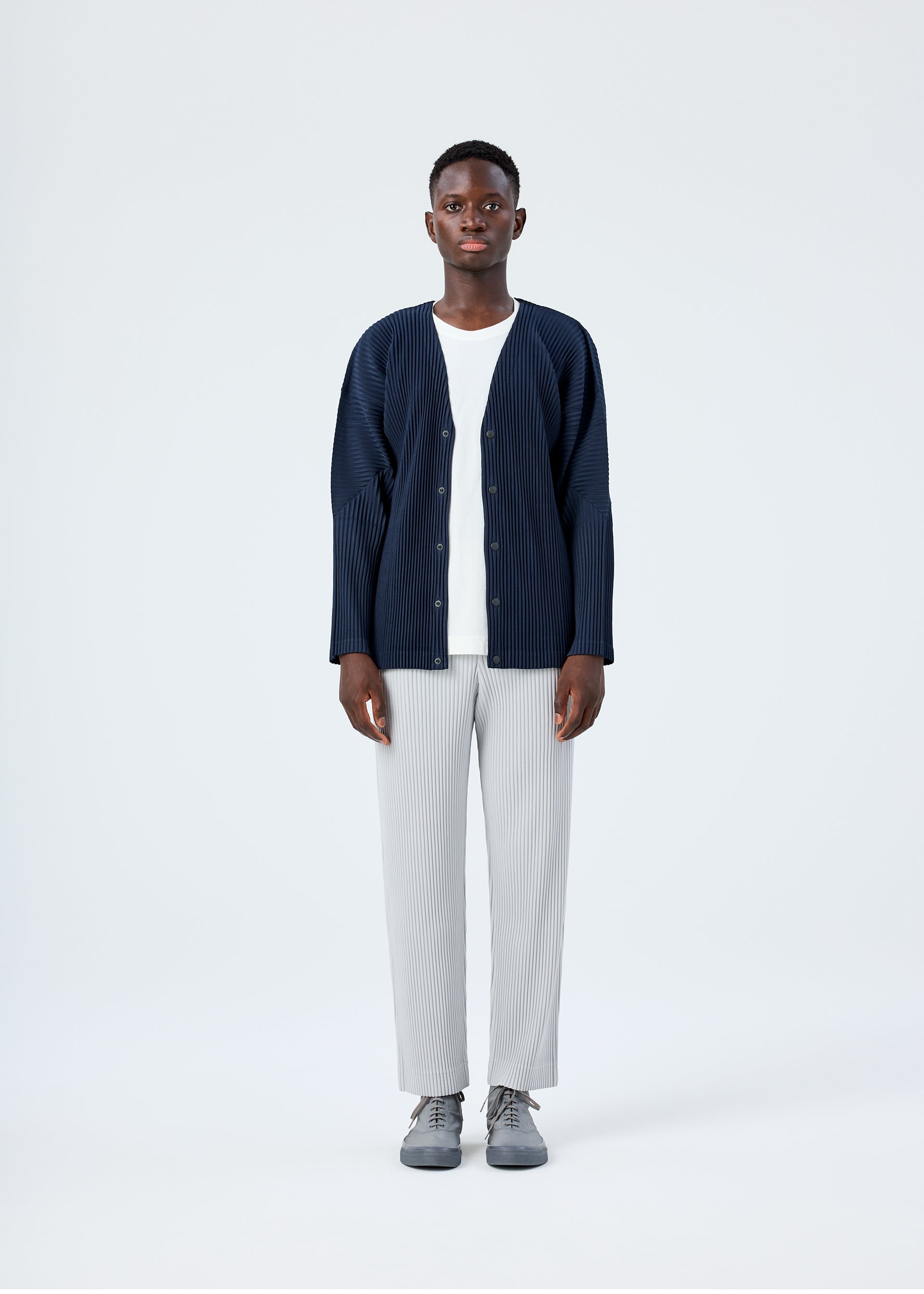Issey Miyake Basics kardigan světle šedý lehký V výstřih