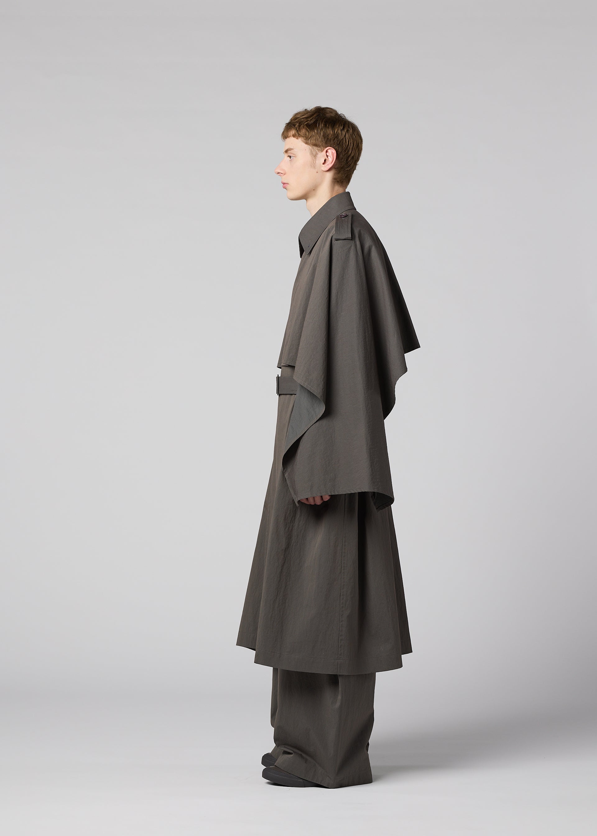Issey Miyake Overlap kabát hnědý lehká bavlna