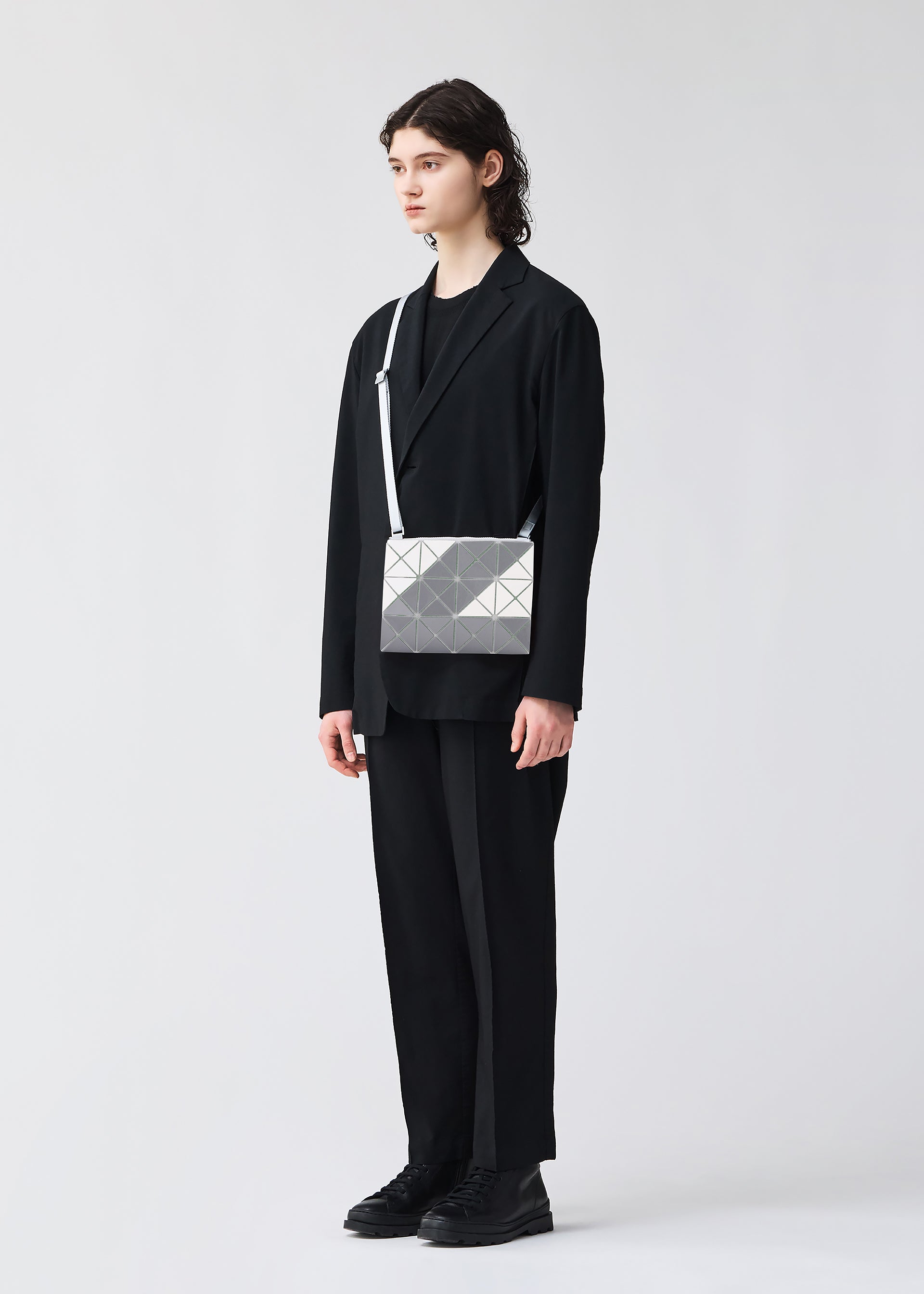 Issey Miyake Sign kabelka přes rameno šedá grafická