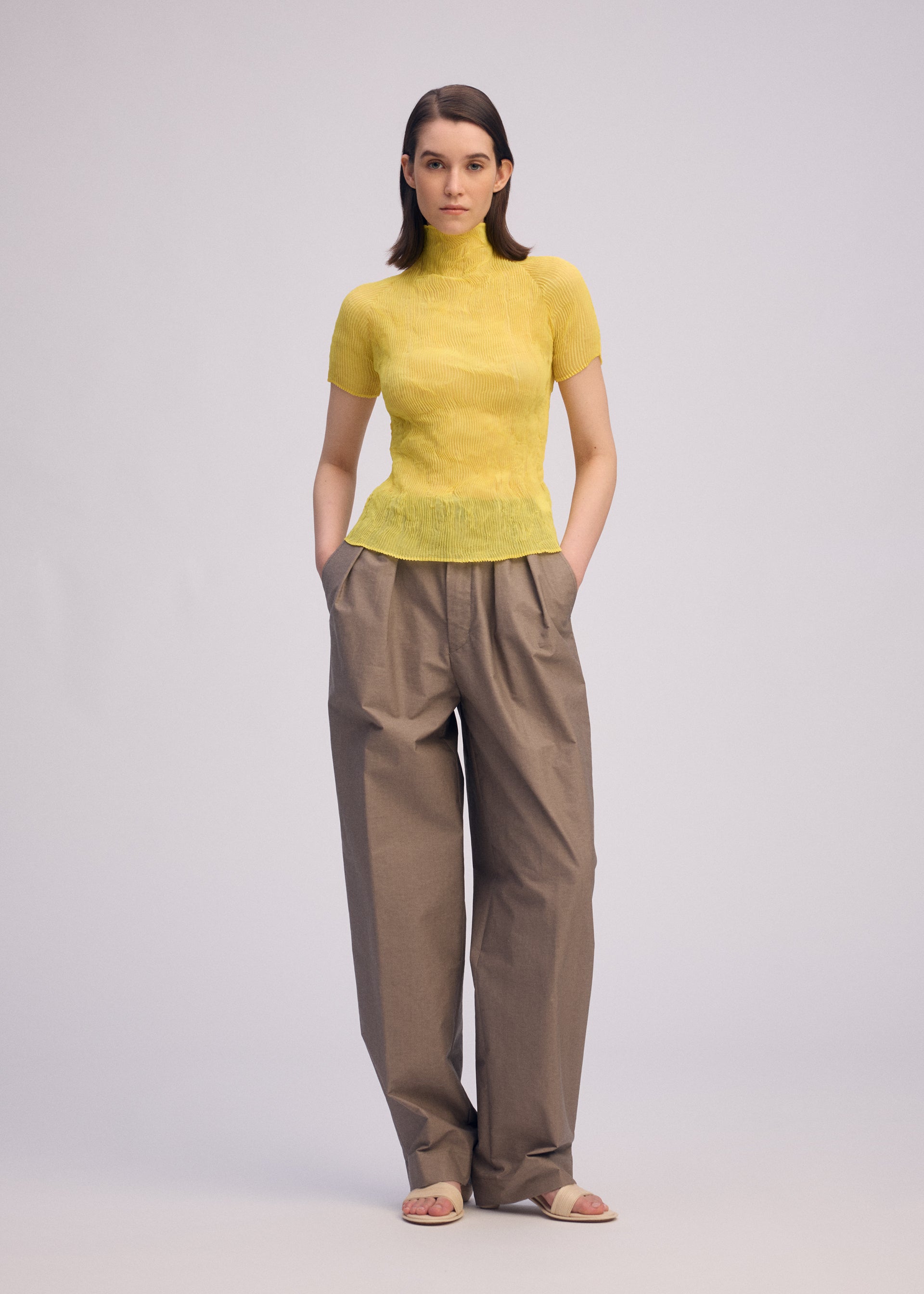 Issey Miyake Chiffon Twist 3 top světle šedý