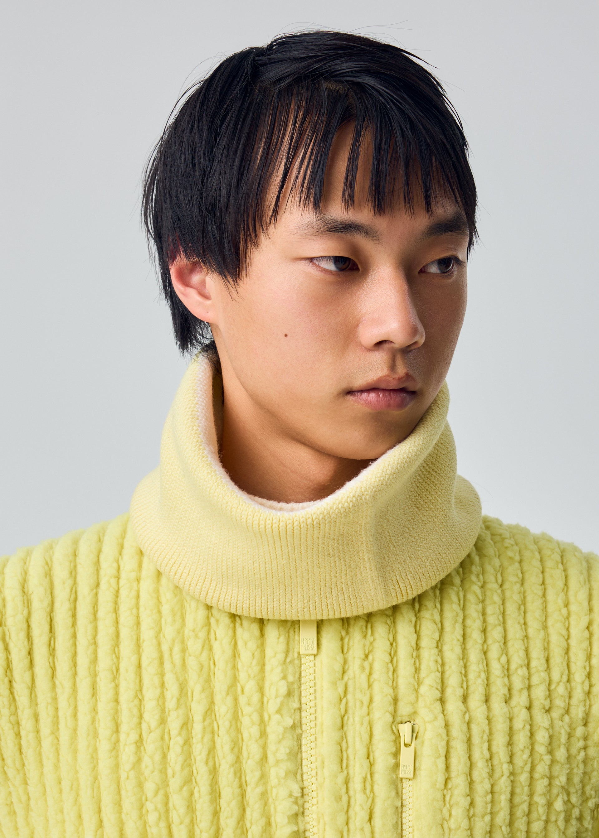Issey Miyake Winter Gear pletený nákrčník béžový