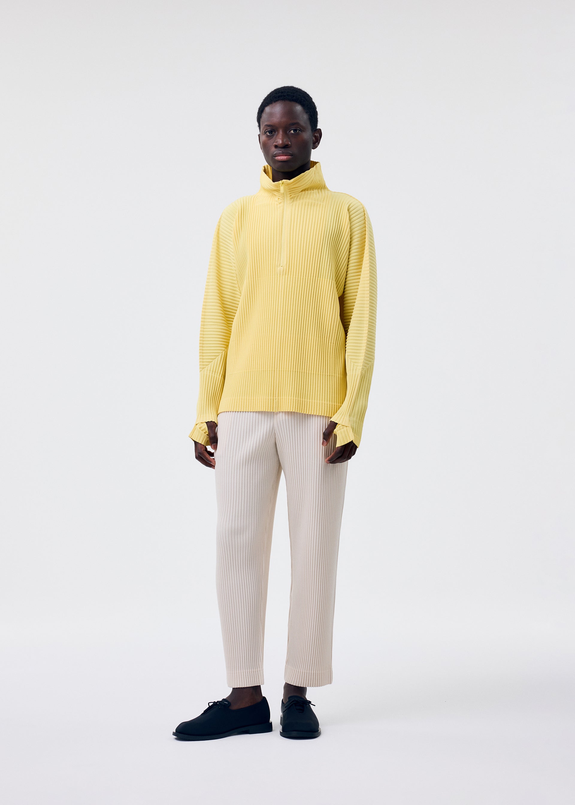 Issey Miyake Monthly Colors March mikina černá vel. 3
