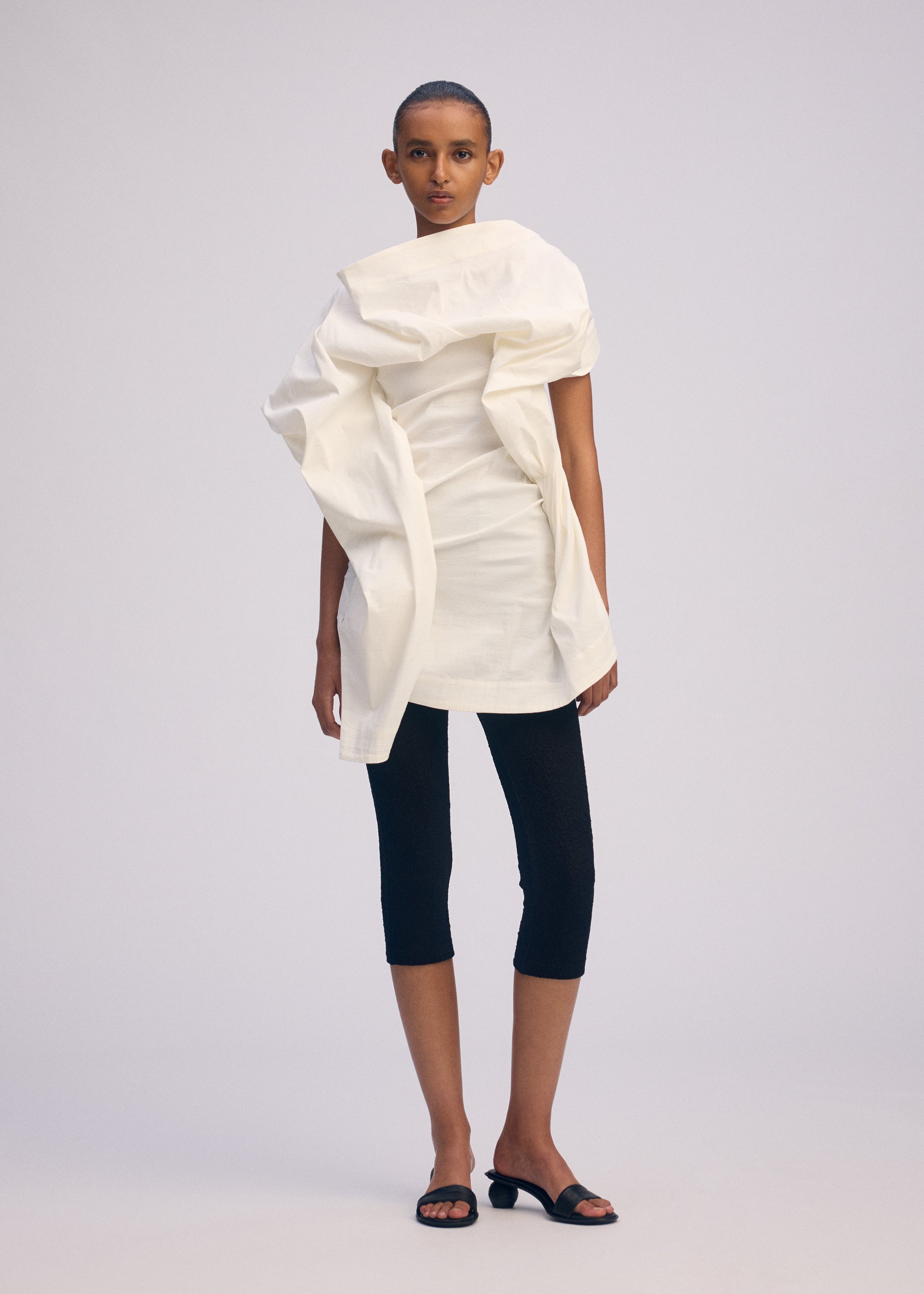 Issey Miyake Concealed top bílý vel. 2