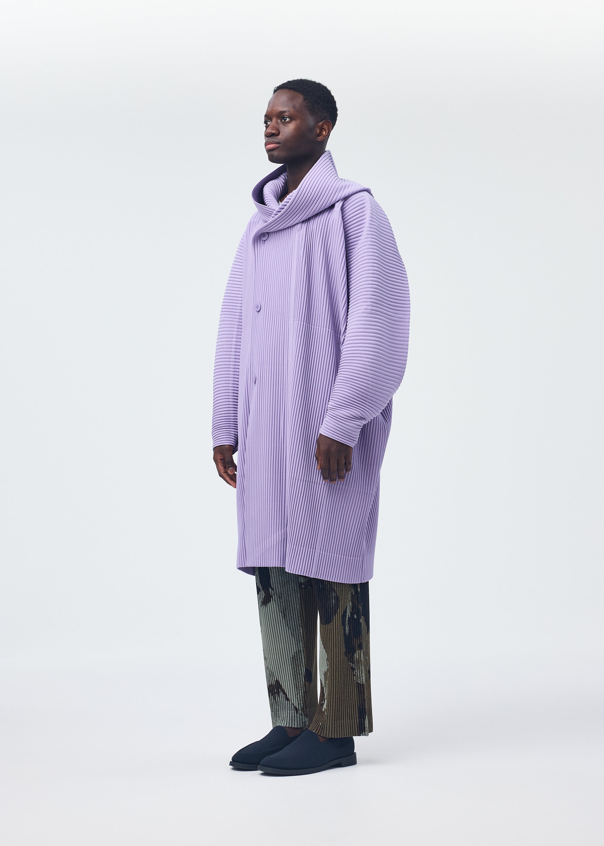 Issey Miyake Monthly Colors December kabát černá kapuce