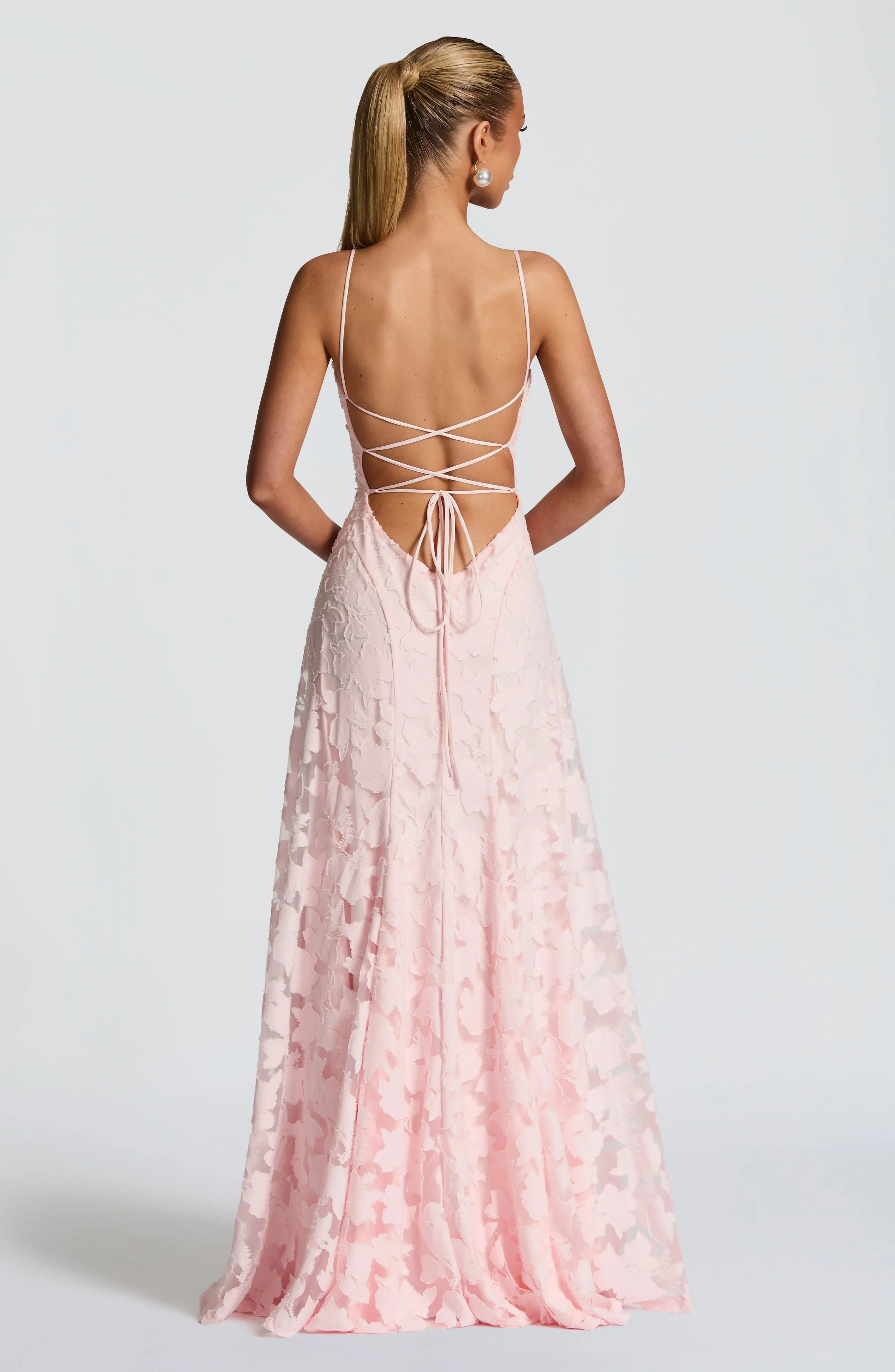 Norielle krajkové dlouhé šaty bustier bílé