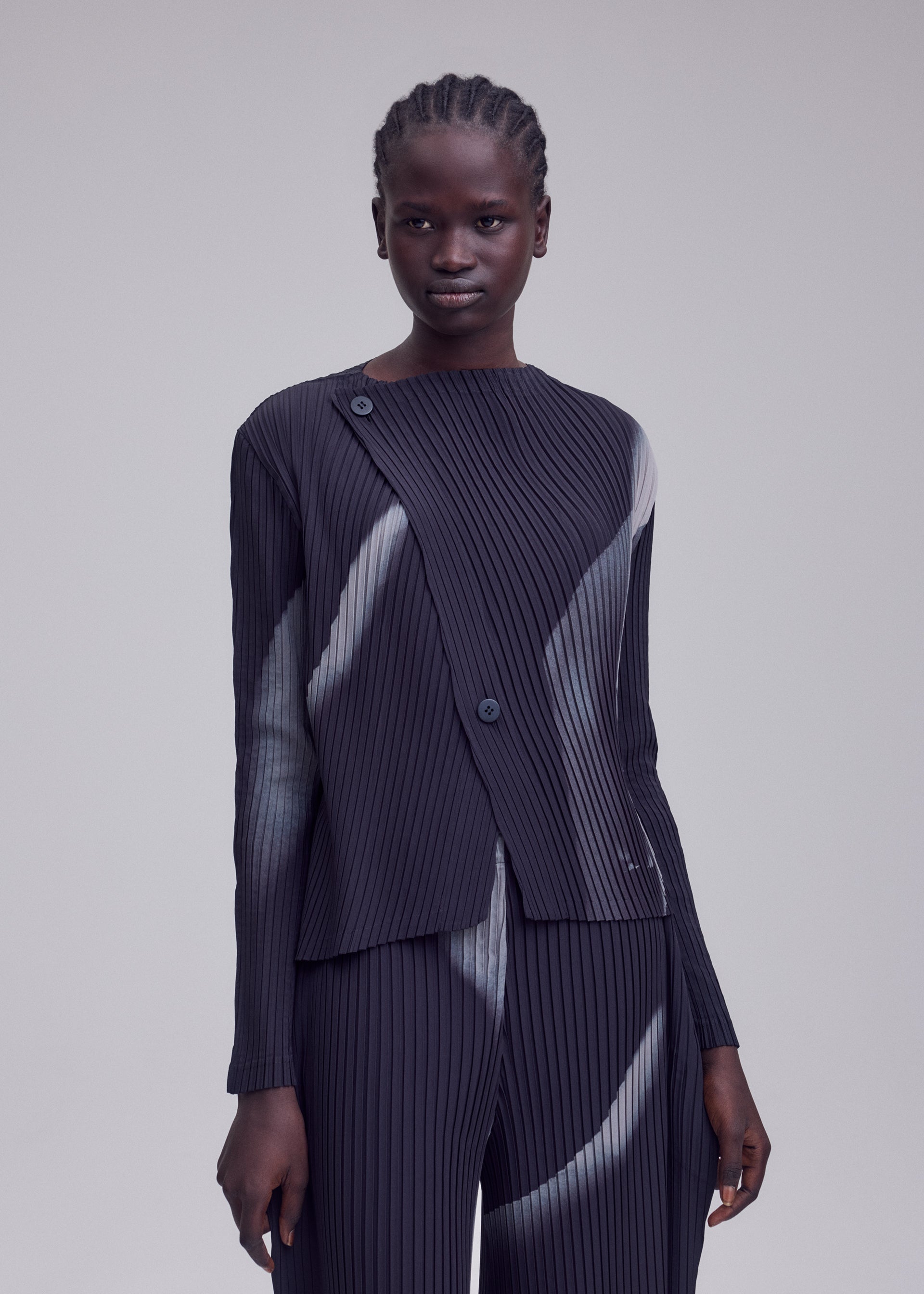 Issey Miyake Hands of Lover Pleats IM63FO181 kardigan černá 2 potisk