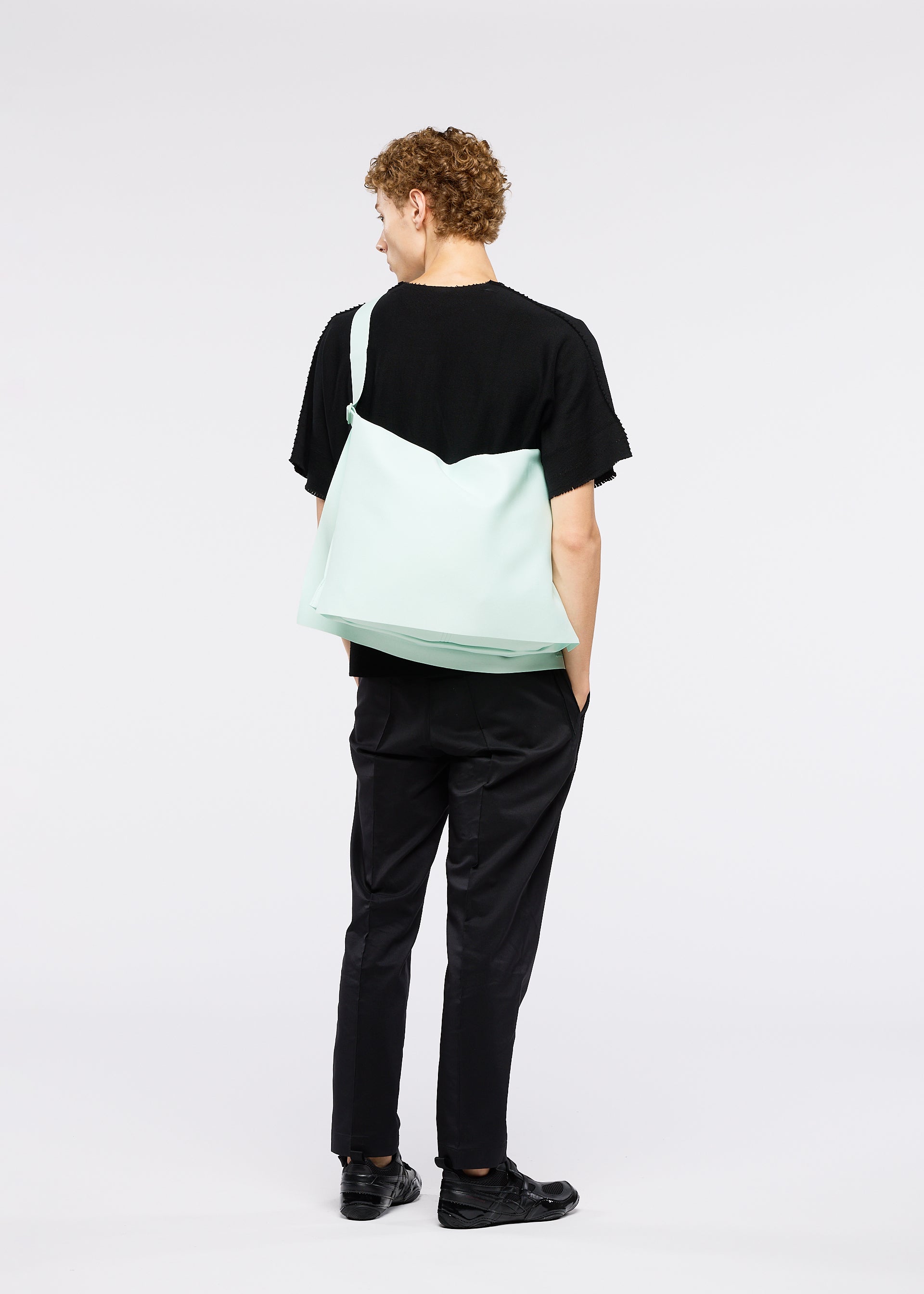 Issey Miyake Roll kabelka černá lehká přes rameno