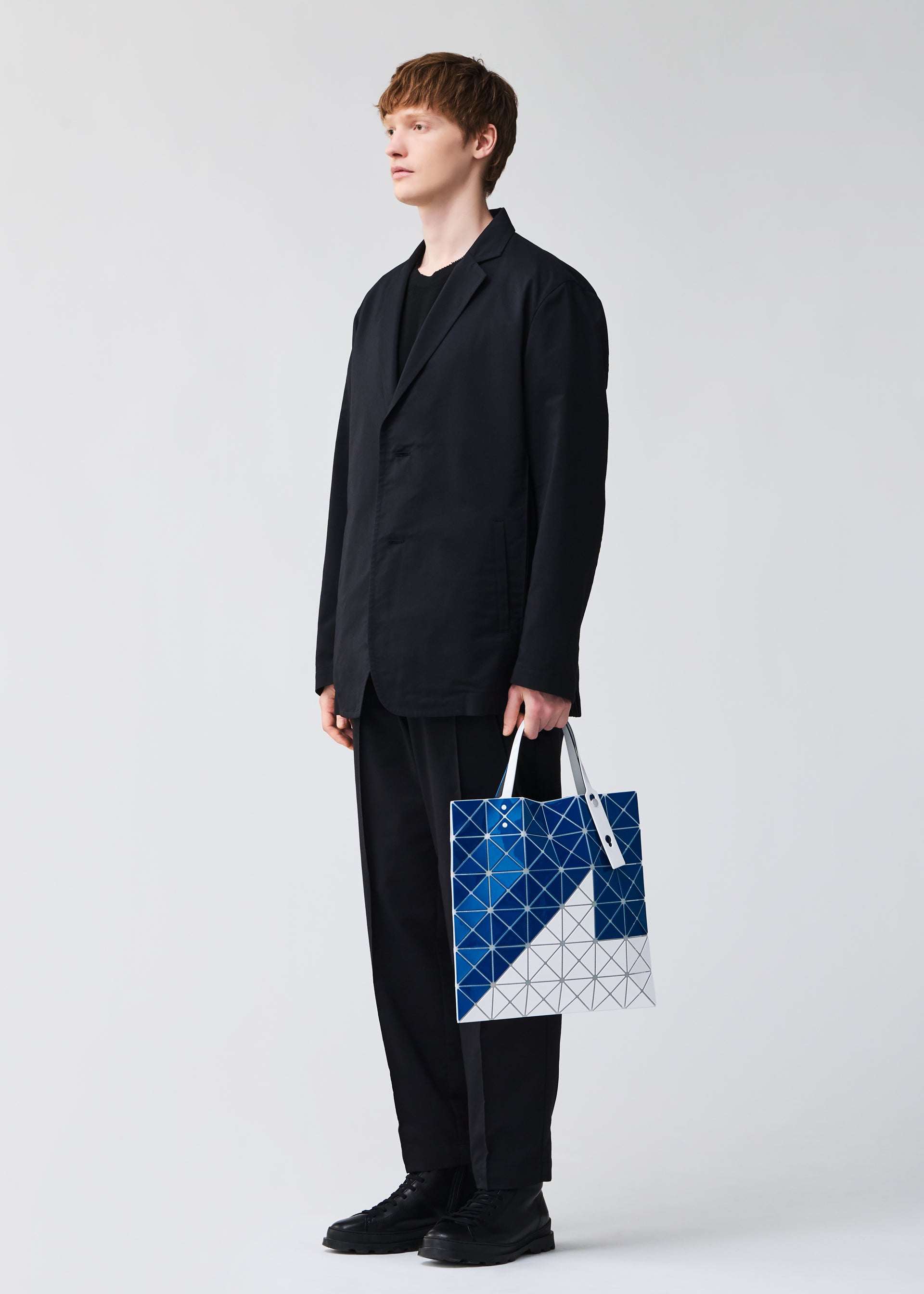 Issey Miyake Sign tote bag modrá A4