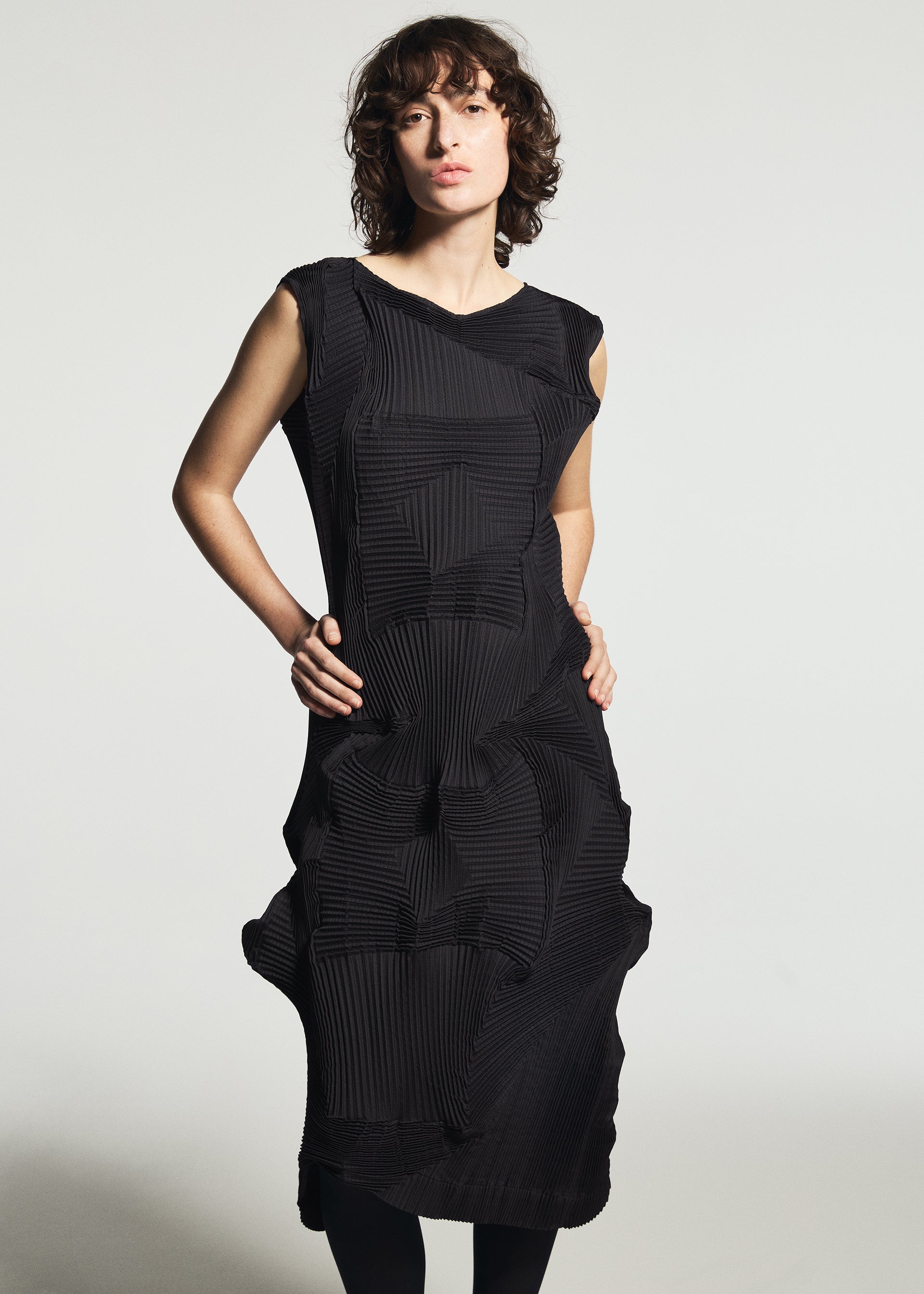 Issey Miyake Type-O 003 BK šaty černá vel. 1
