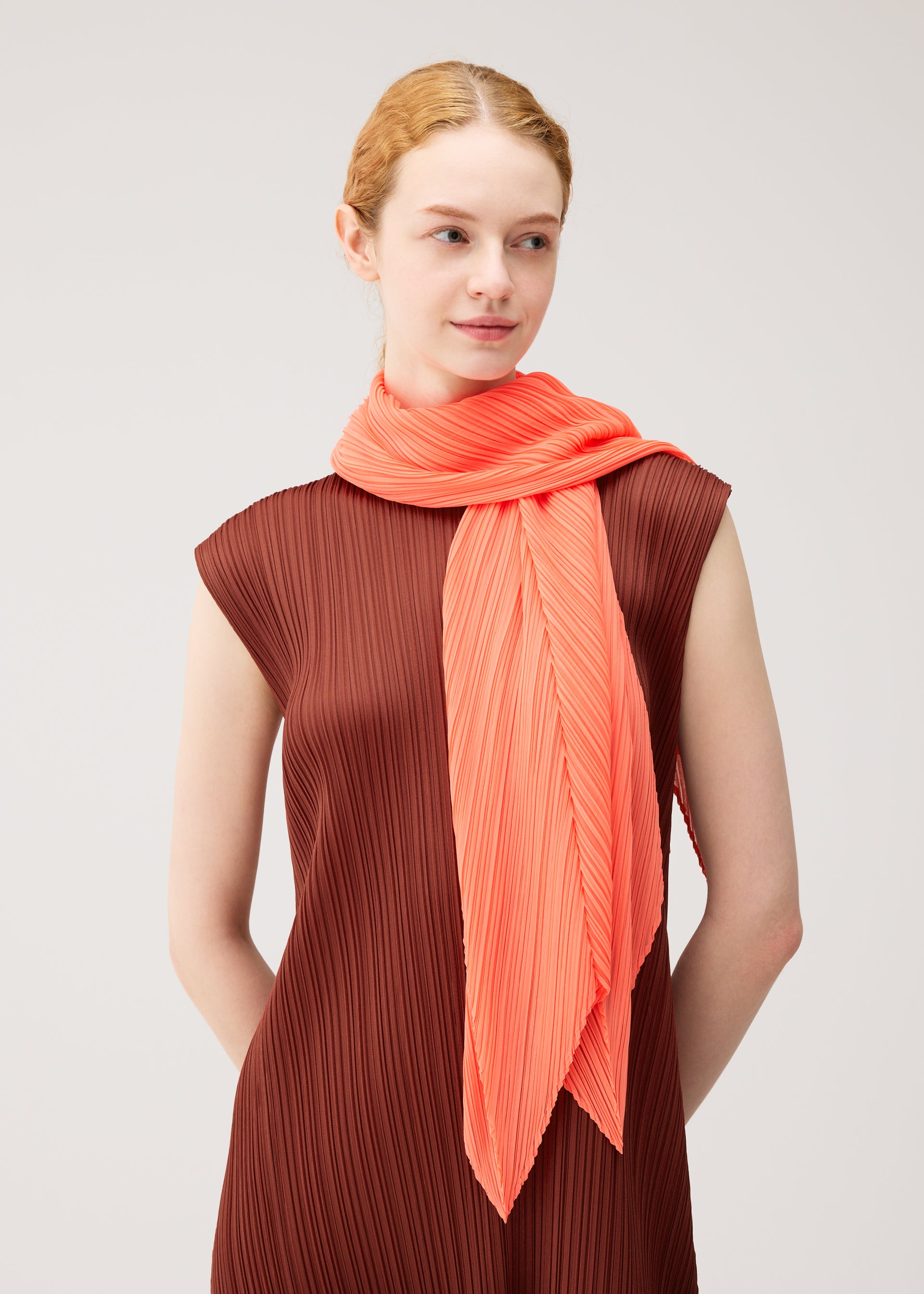 Issey Miyake Monthly Scarf September šála oranžová skládací