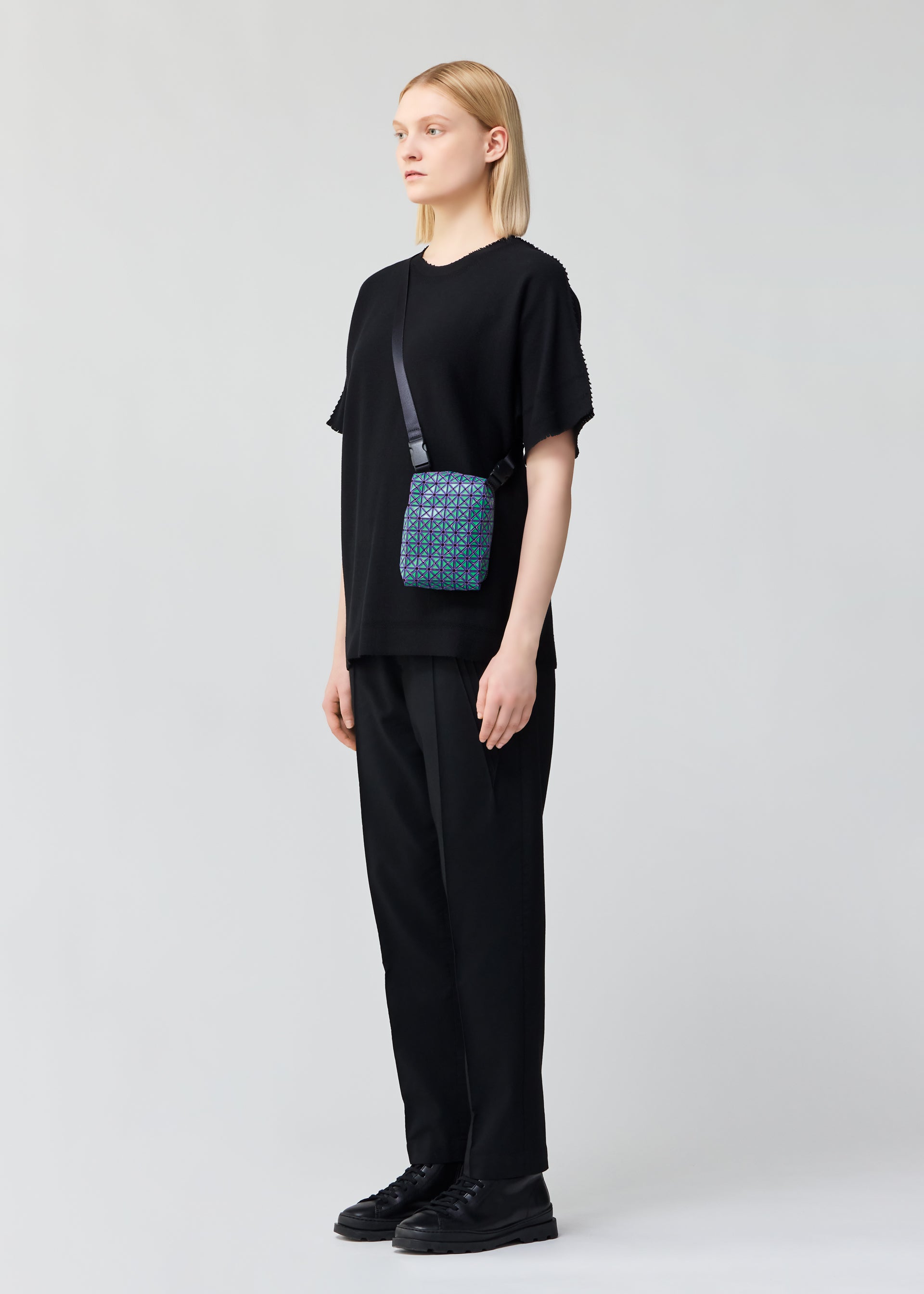 Bao Bao Issey Miyake Beetle Rough kabelka šedá