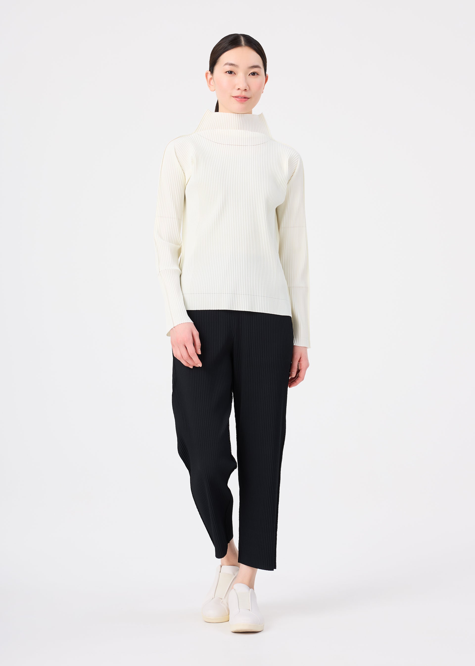 Issey Miyake Fine Knit Pleats rolák bílý s dlouhým rukávem