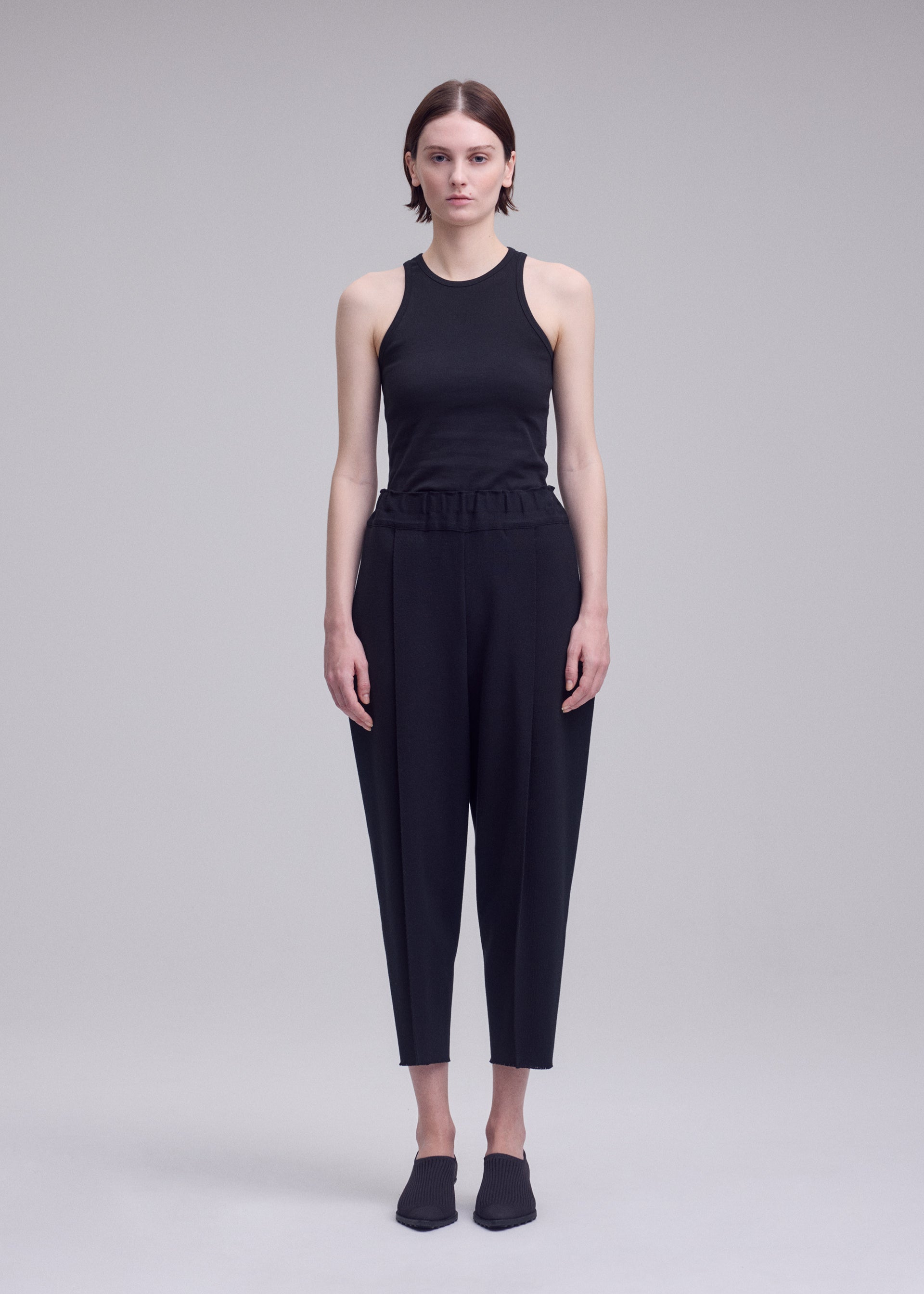 Issey Miyake Campagne crop kalhoty černé pružné