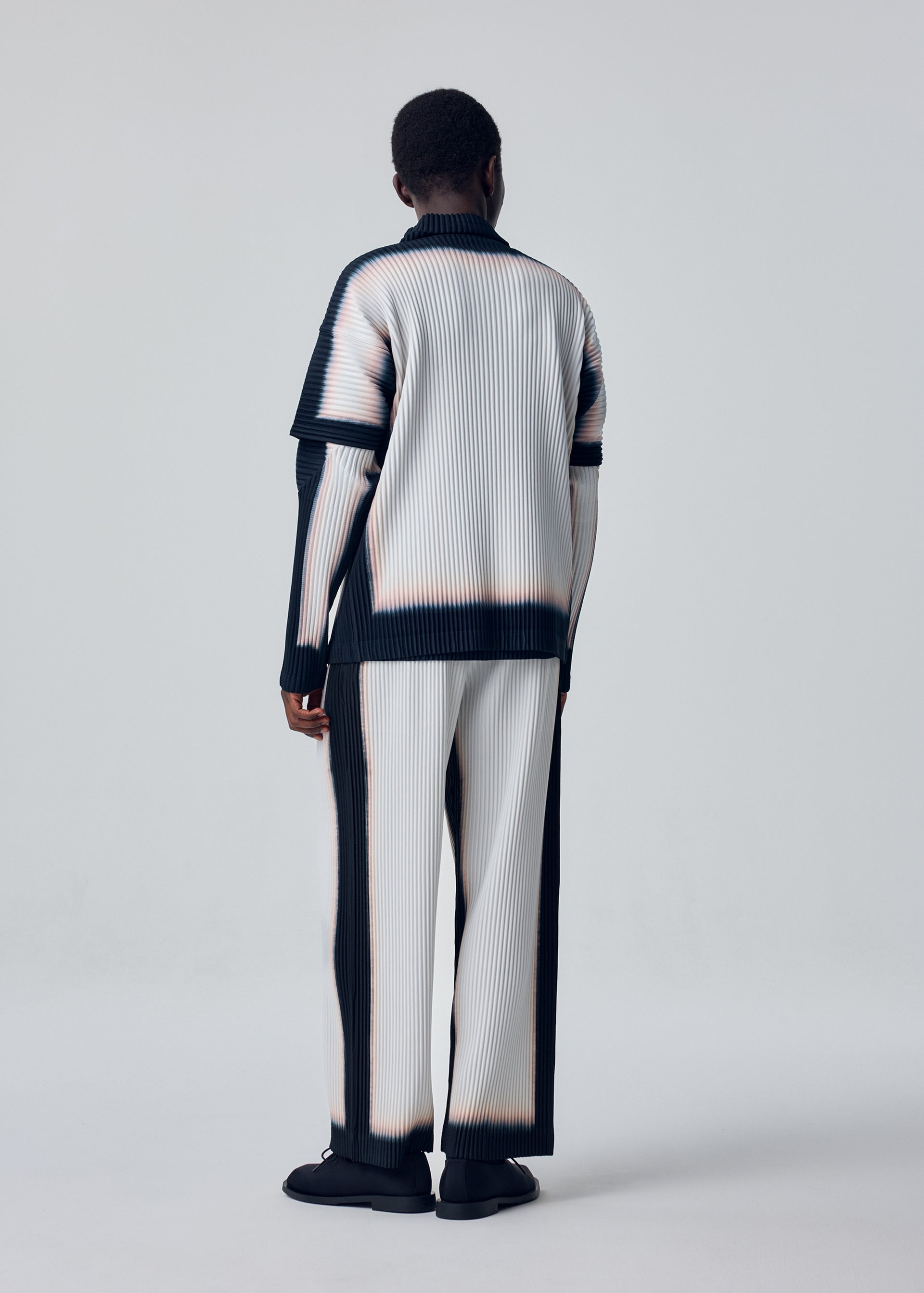 Homme Plissé Issey Miyake Framework kalhoty bílé 2