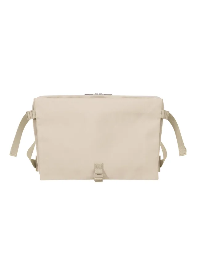 Issey Miyake Jabara crossbody kabelka black na notebook