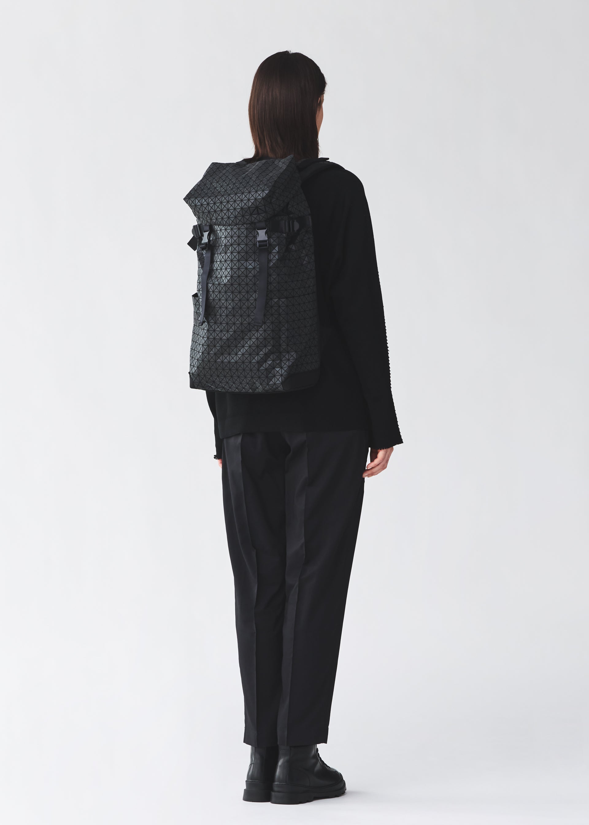 Issey Miyake Hiker Kuro batoh matně černý