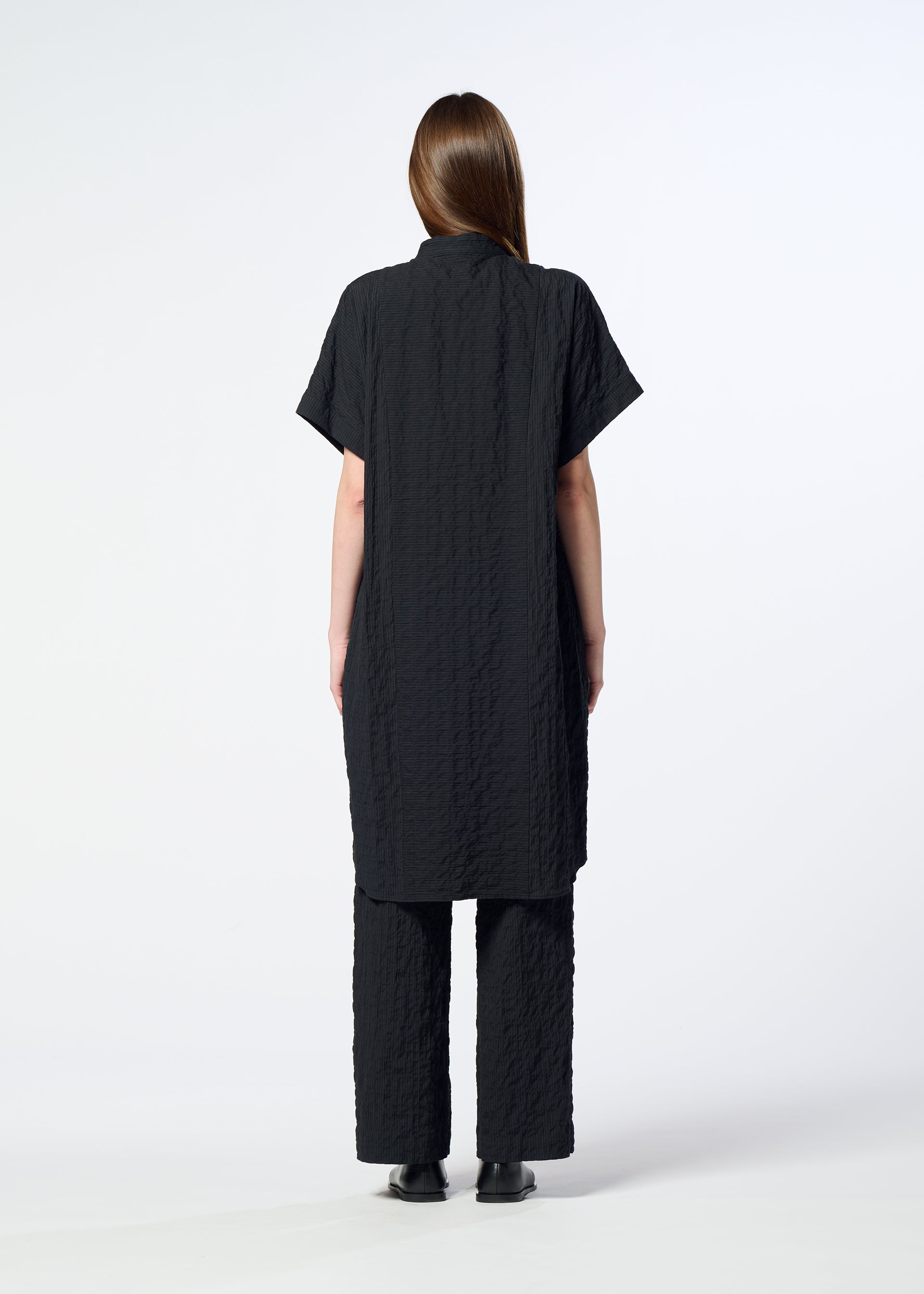 Issey Miyake Ripple Stripe tunika bílá bavlněná