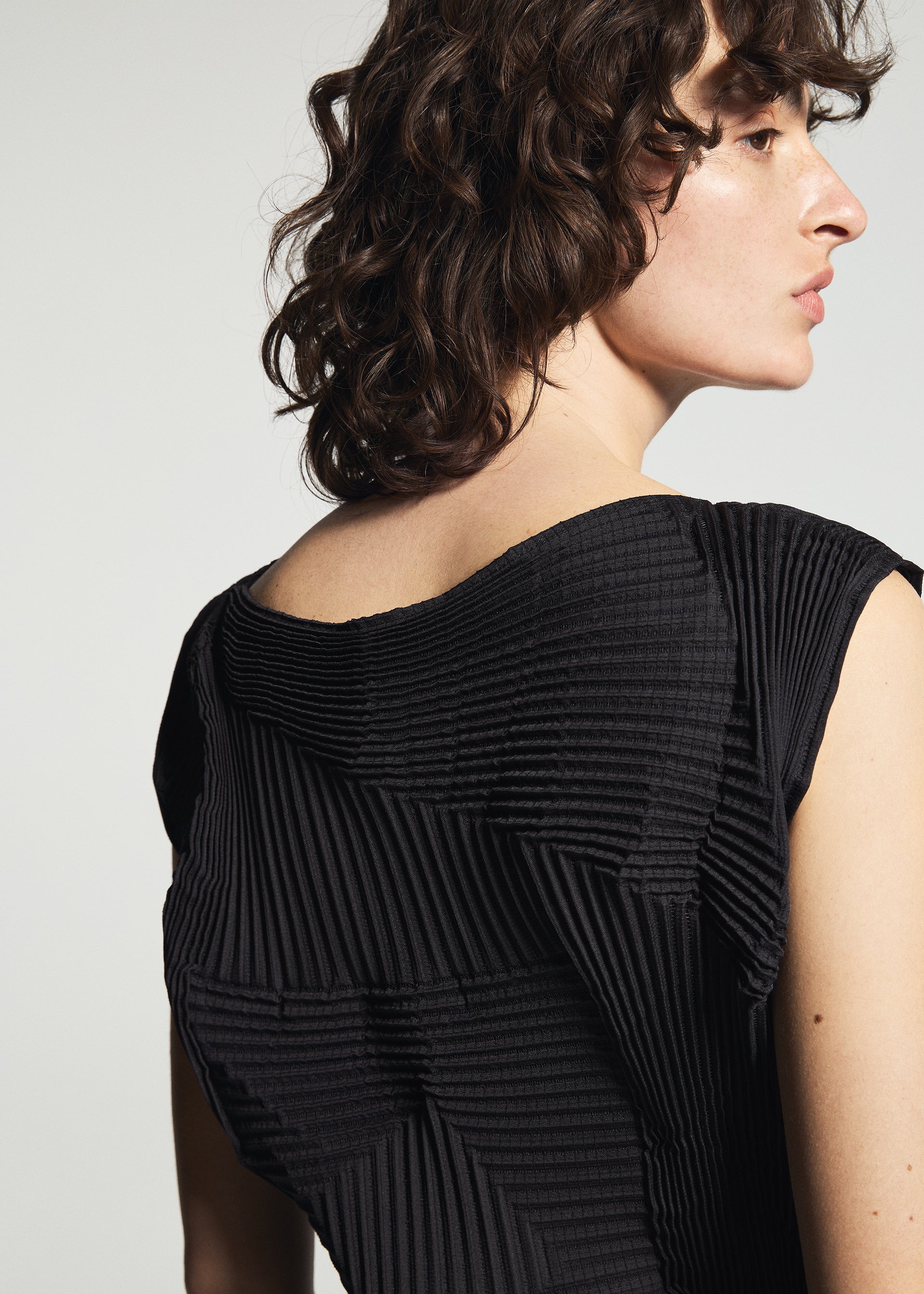 Issey Miyake Type-O 003 BK šaty černá vel. 1
