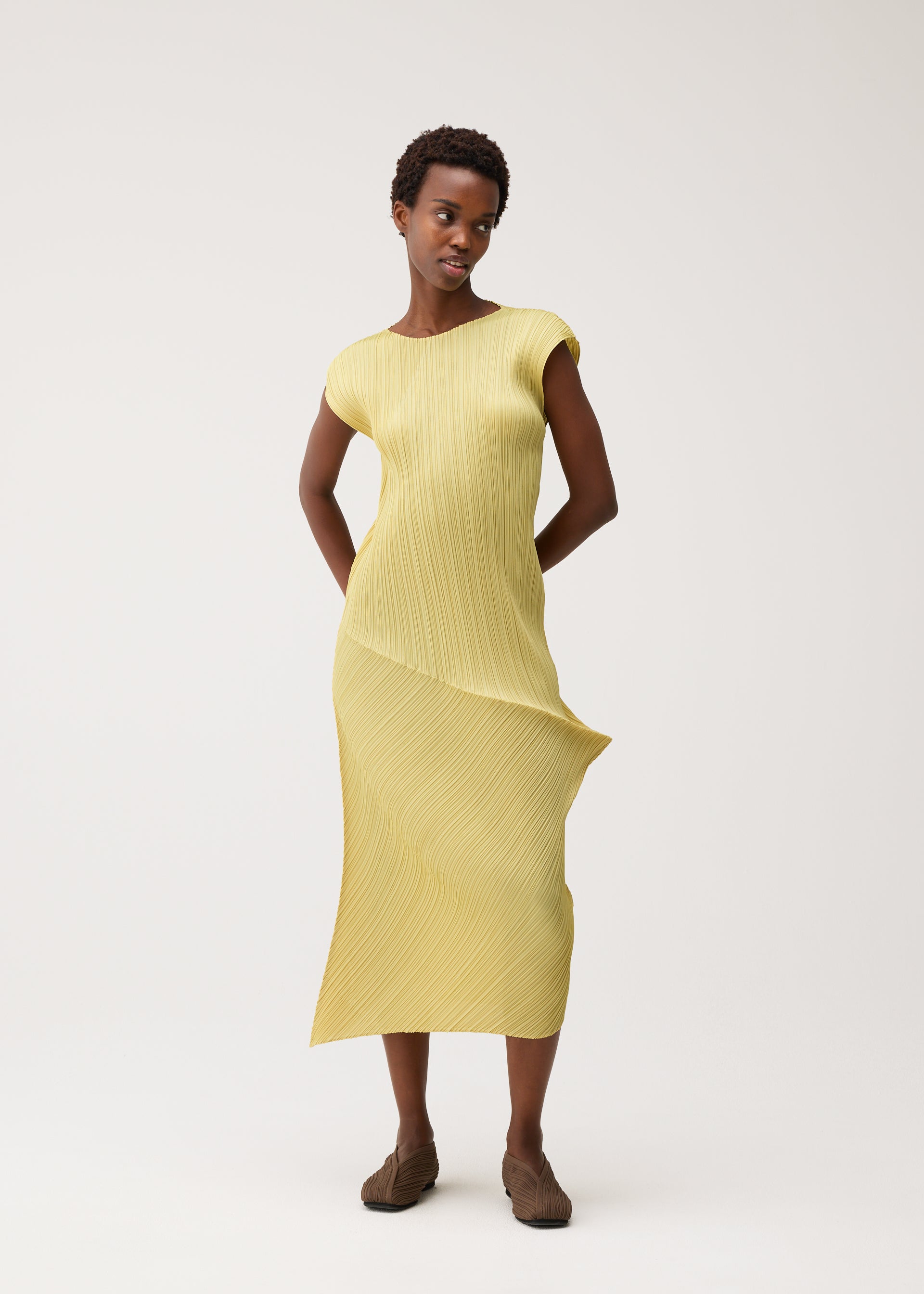 Issey Miyake Leap šaty černé asymetrické