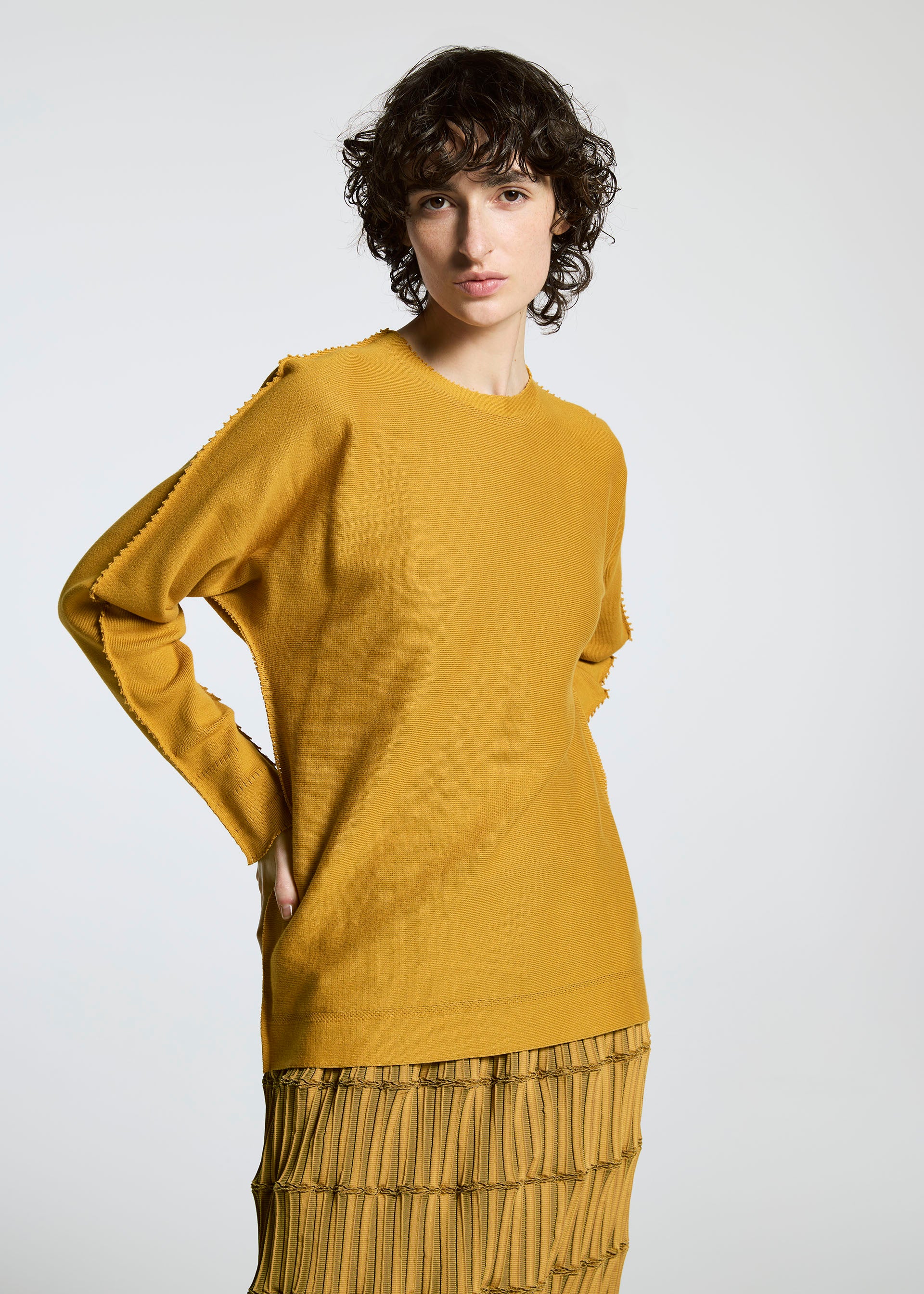 Issey Miyake Type-A 001-1 pletené triko Dark Yellow