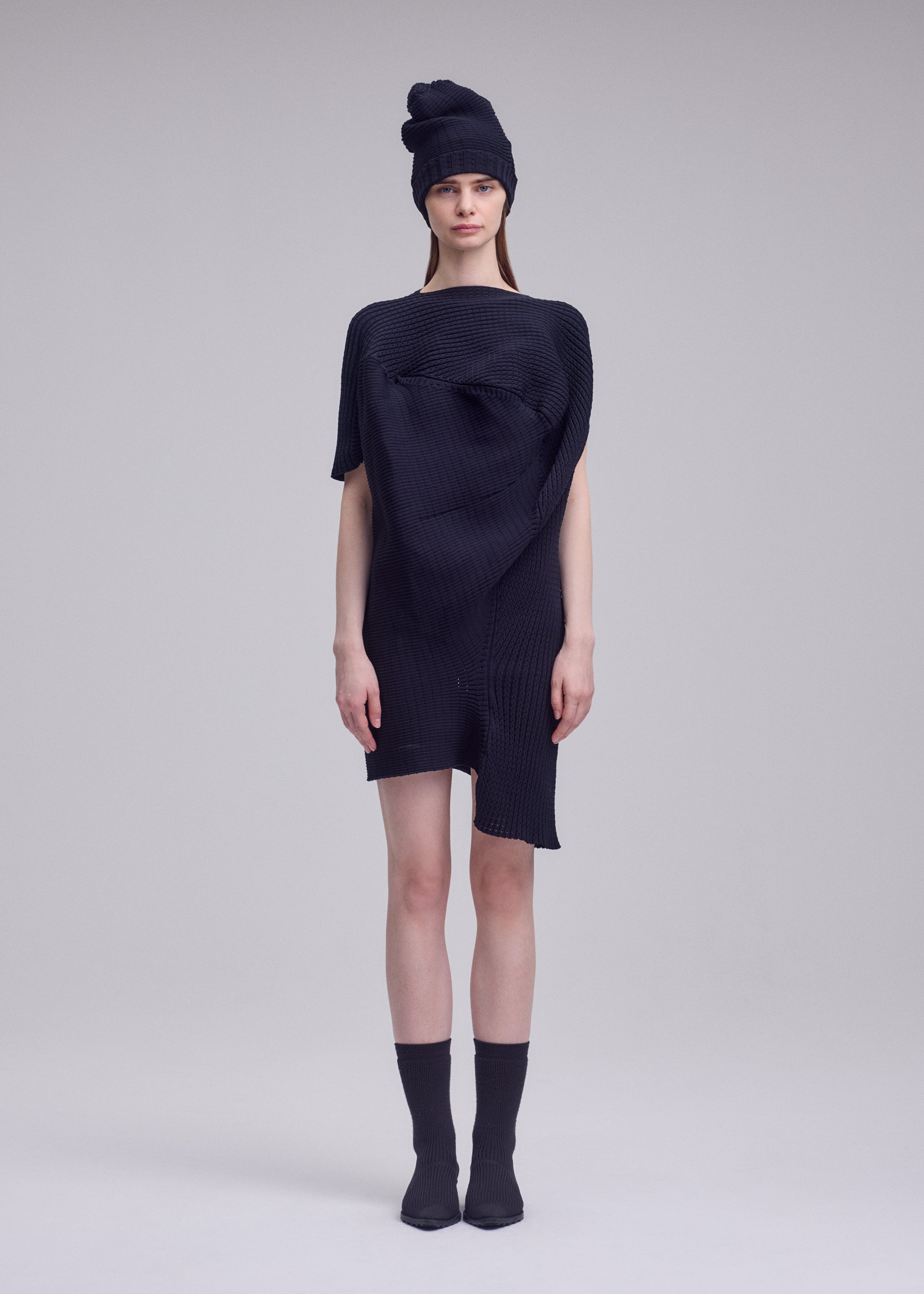 Issey Miyake Found Stone mini šaty off-white úpletové