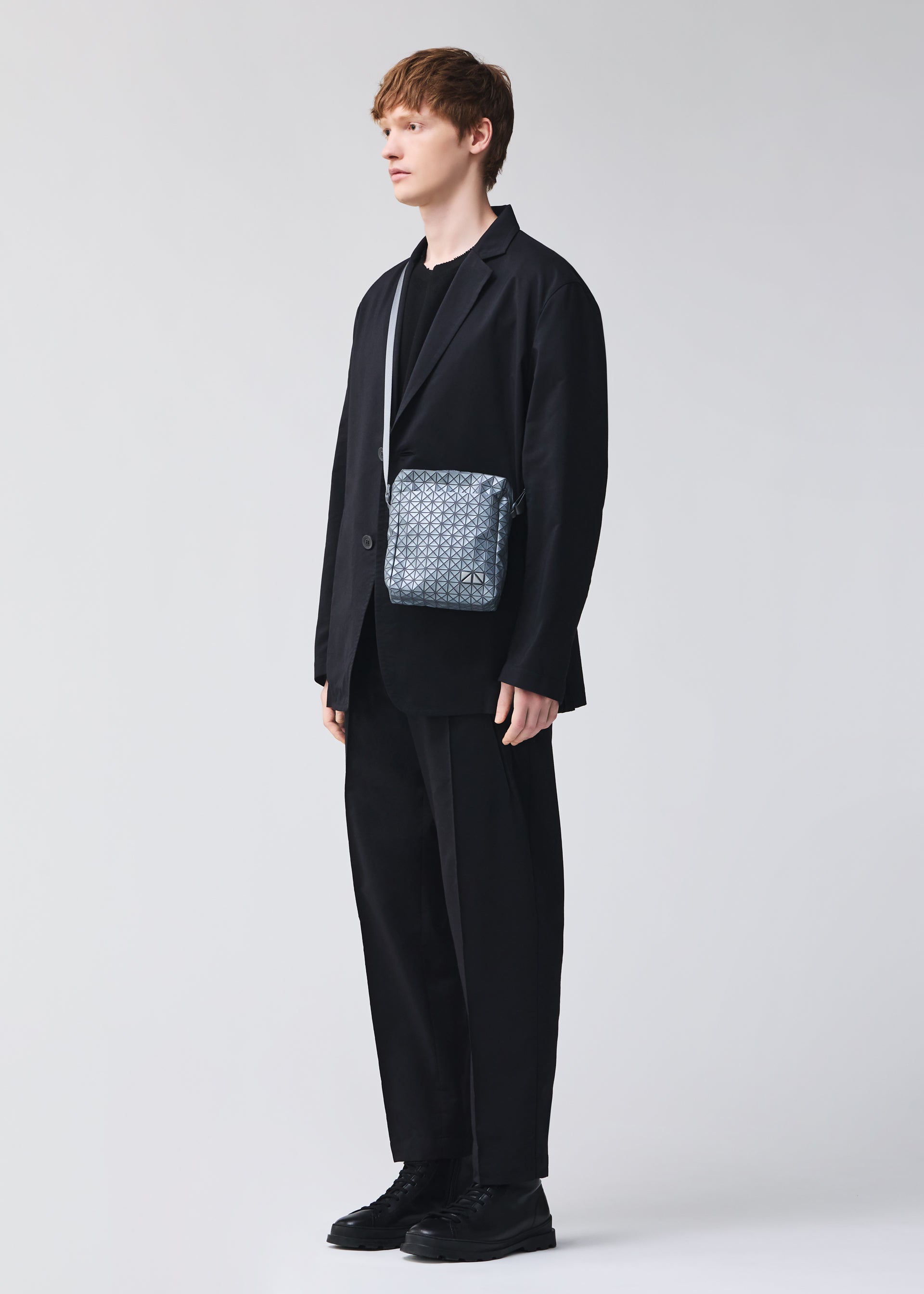Issey Miyake Voyager Reflector kabelka přes rameno stříbrná reflexní
