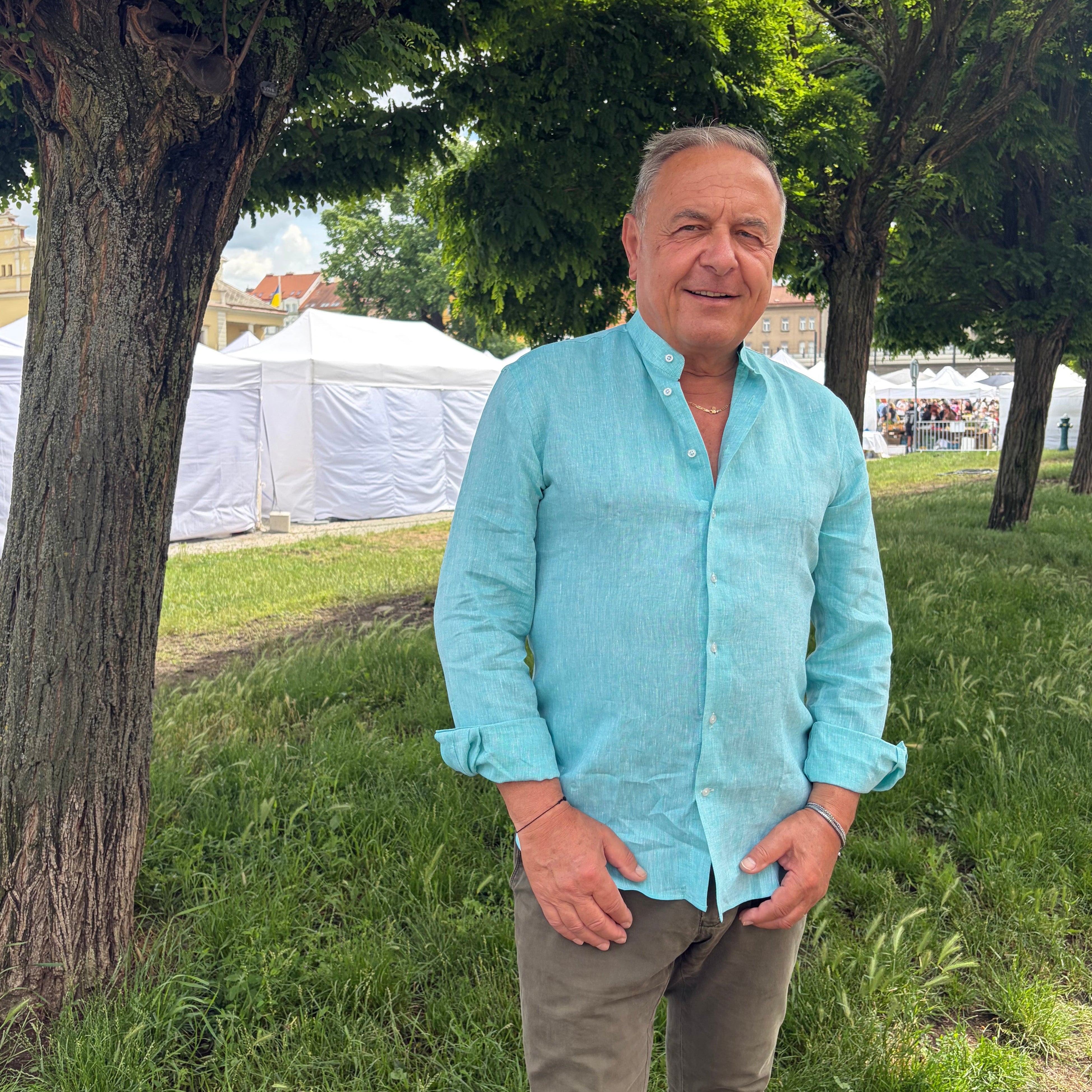 Košile od Uhlíře len světle zelená košile stojáček